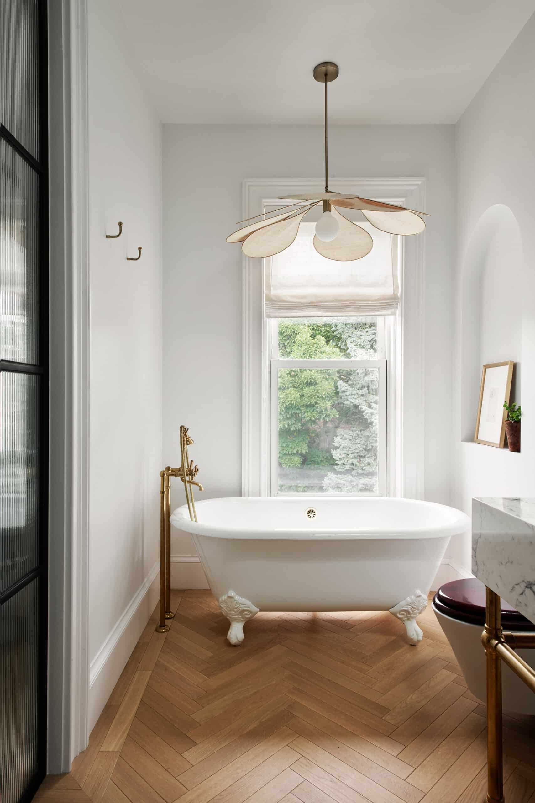 FREESTANDING TUB