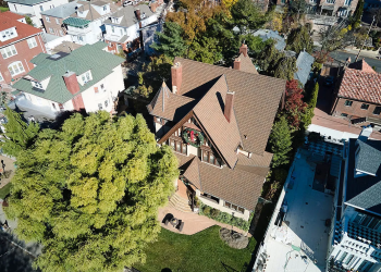 aerial view showing the house with a wreath on the front door