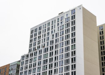 brooklyn - residential building with a white facade at 99 fleet place