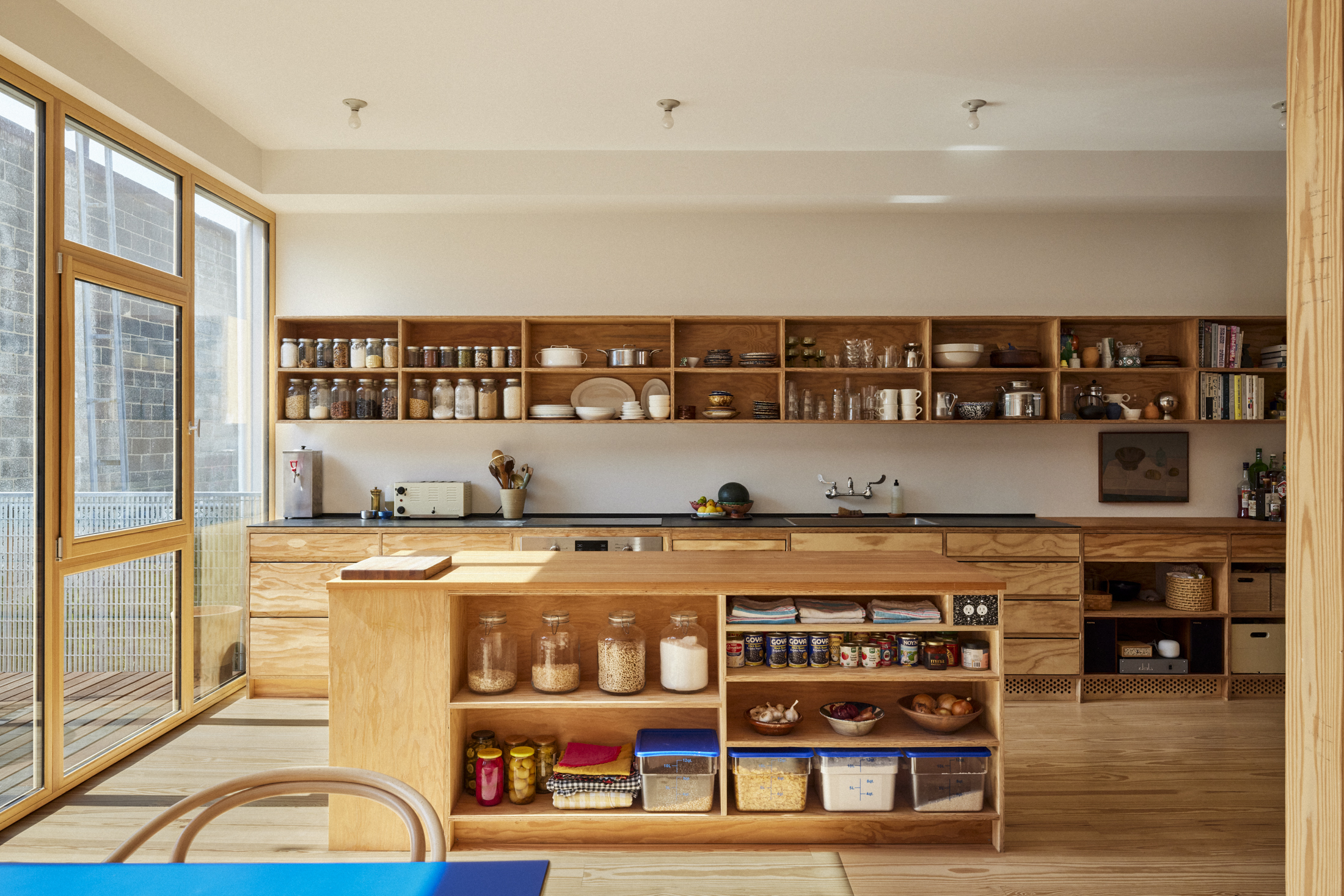 KITCHEN FALL WALL WITH SHELVING