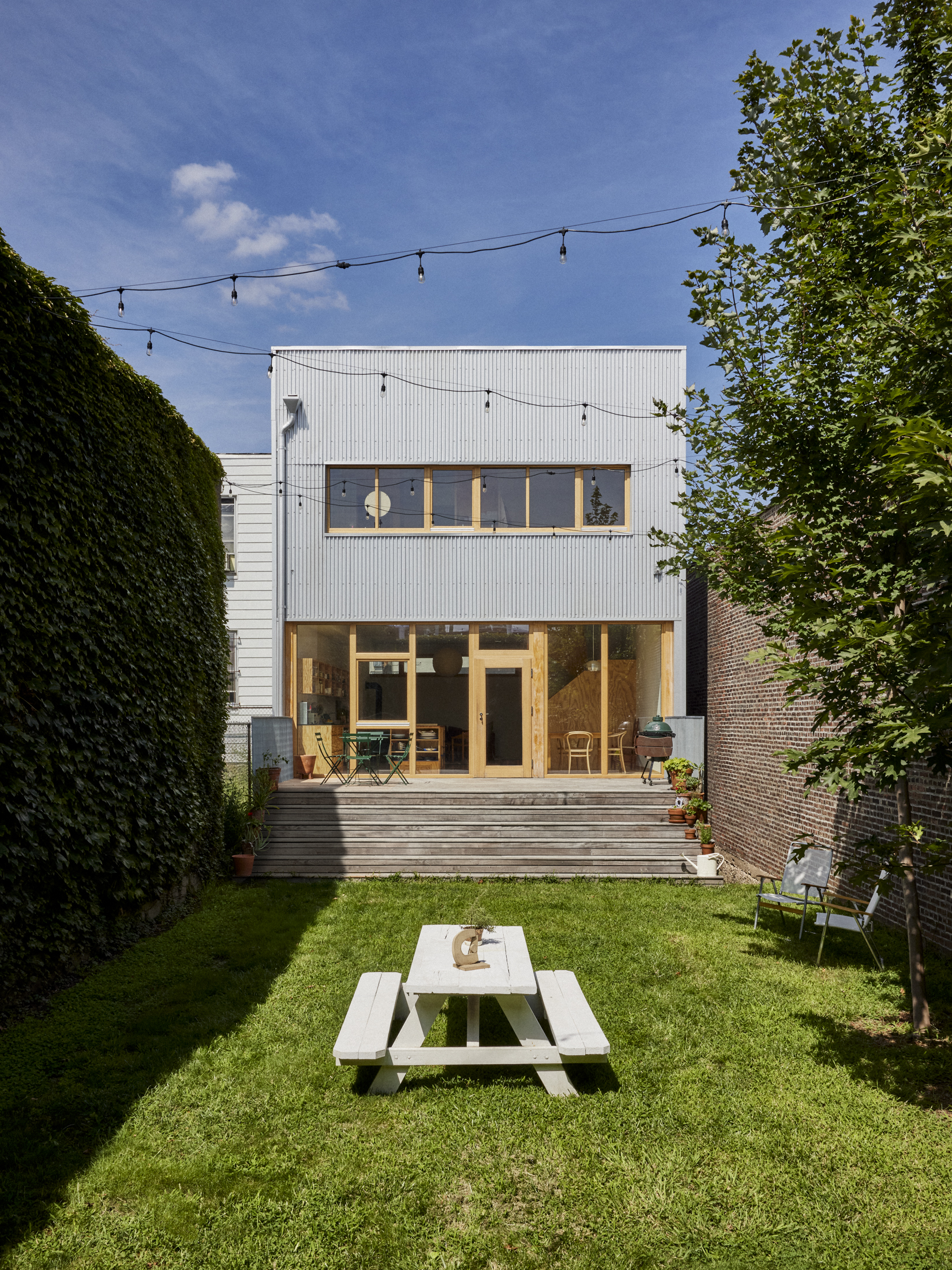 REAR FACADE