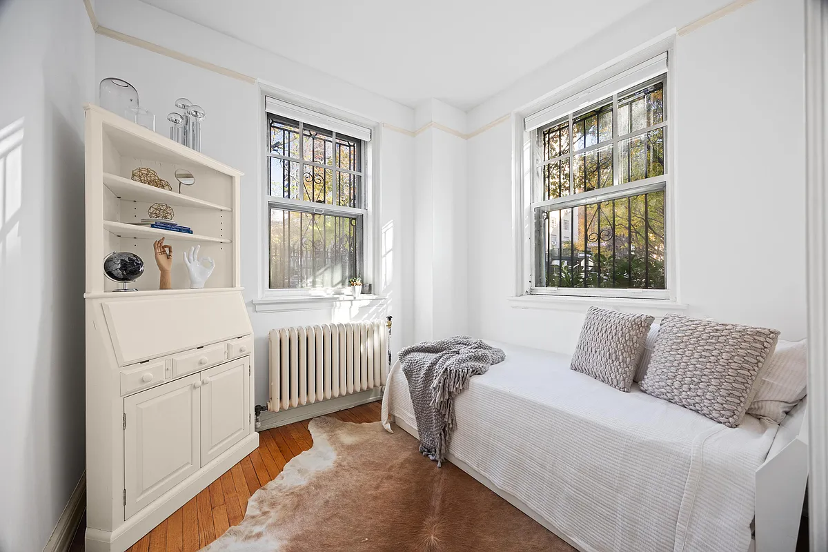 small bedroom with two exposures, wood floor