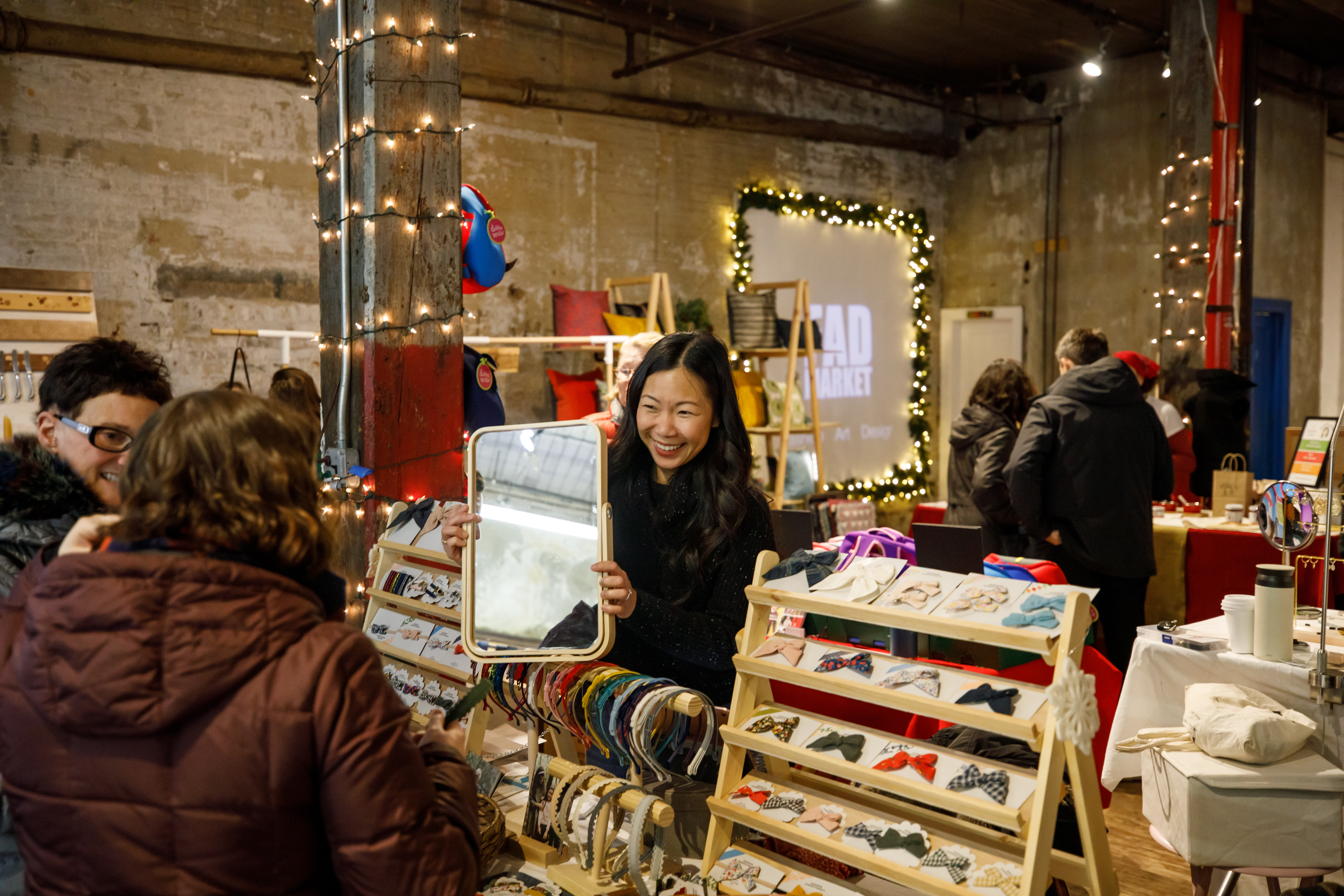 brooklyn holiday market - people shopping at the FAD boerum hill market