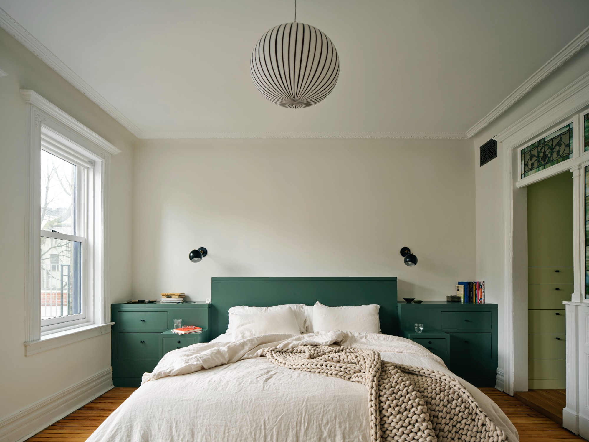 BEDROOM WITH GREEN BED