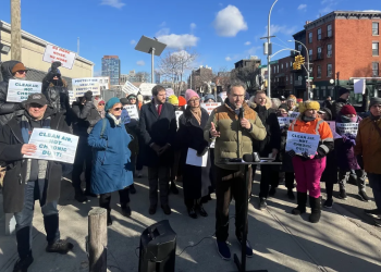brooklyn - people with signs of protest