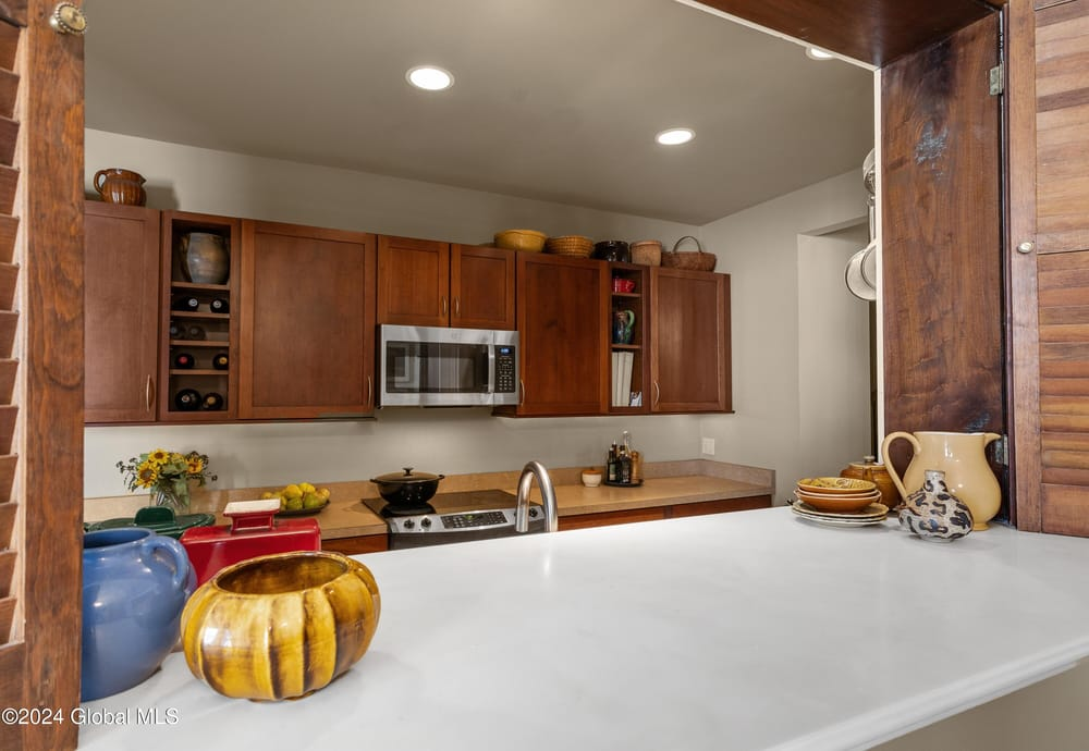 passthru counter with view into kitchen