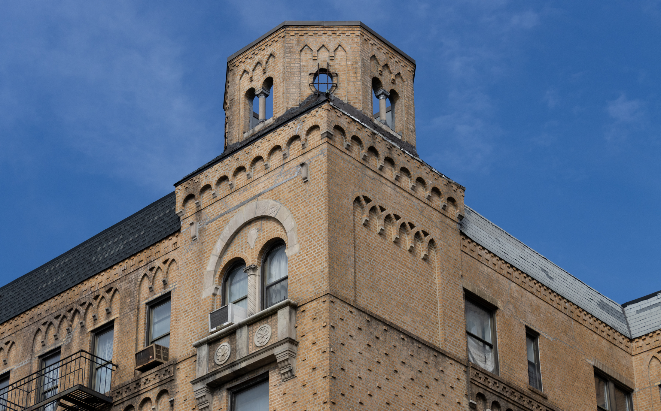 brooklyn - top of a 1920s brick apartment building in crown heights