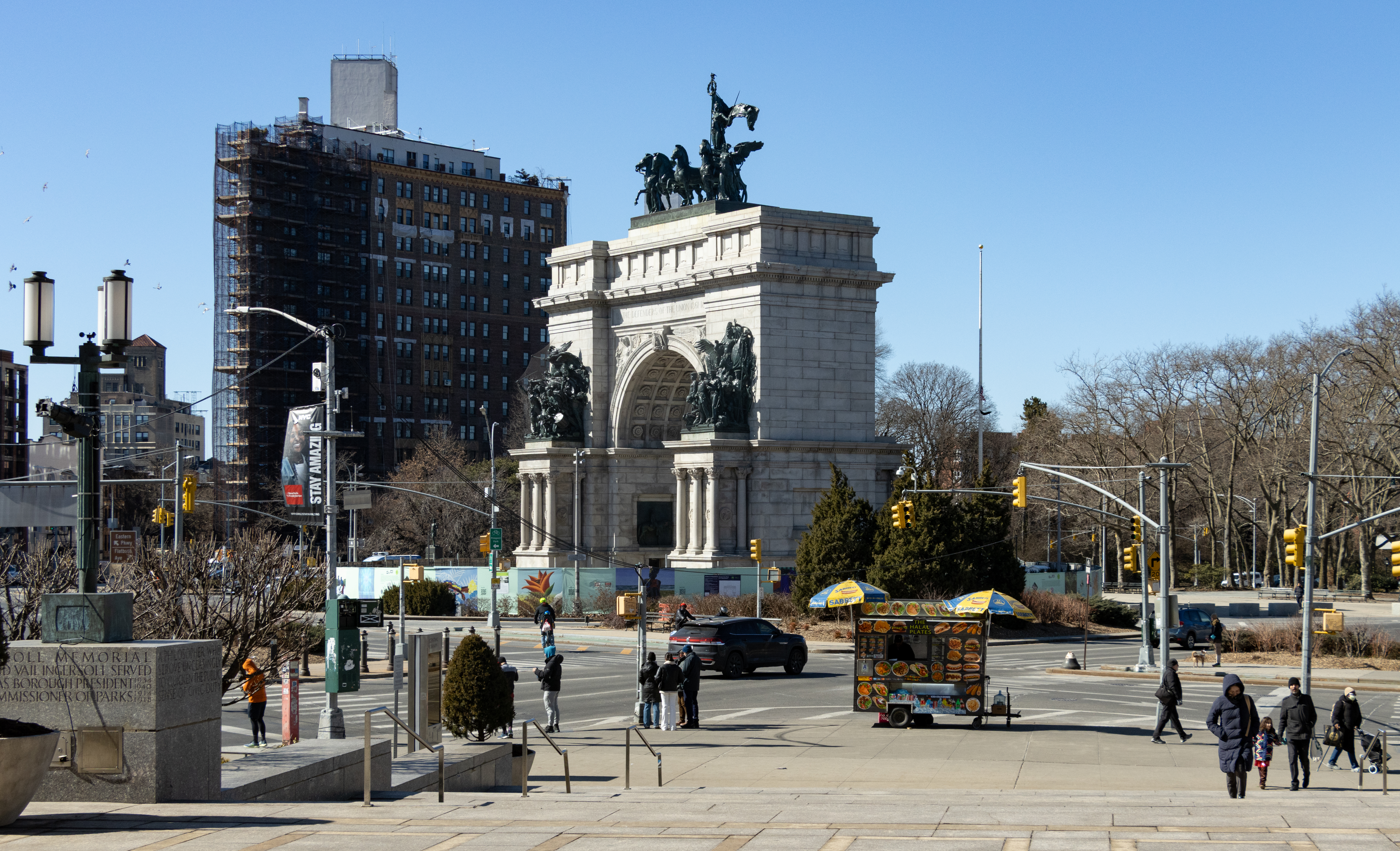 brooklyn news - view of the arch at grand army plaza
