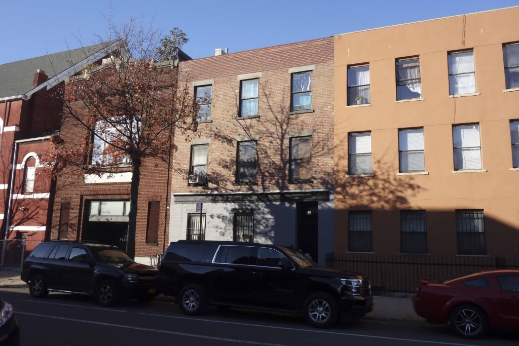 williamsburg - brick building