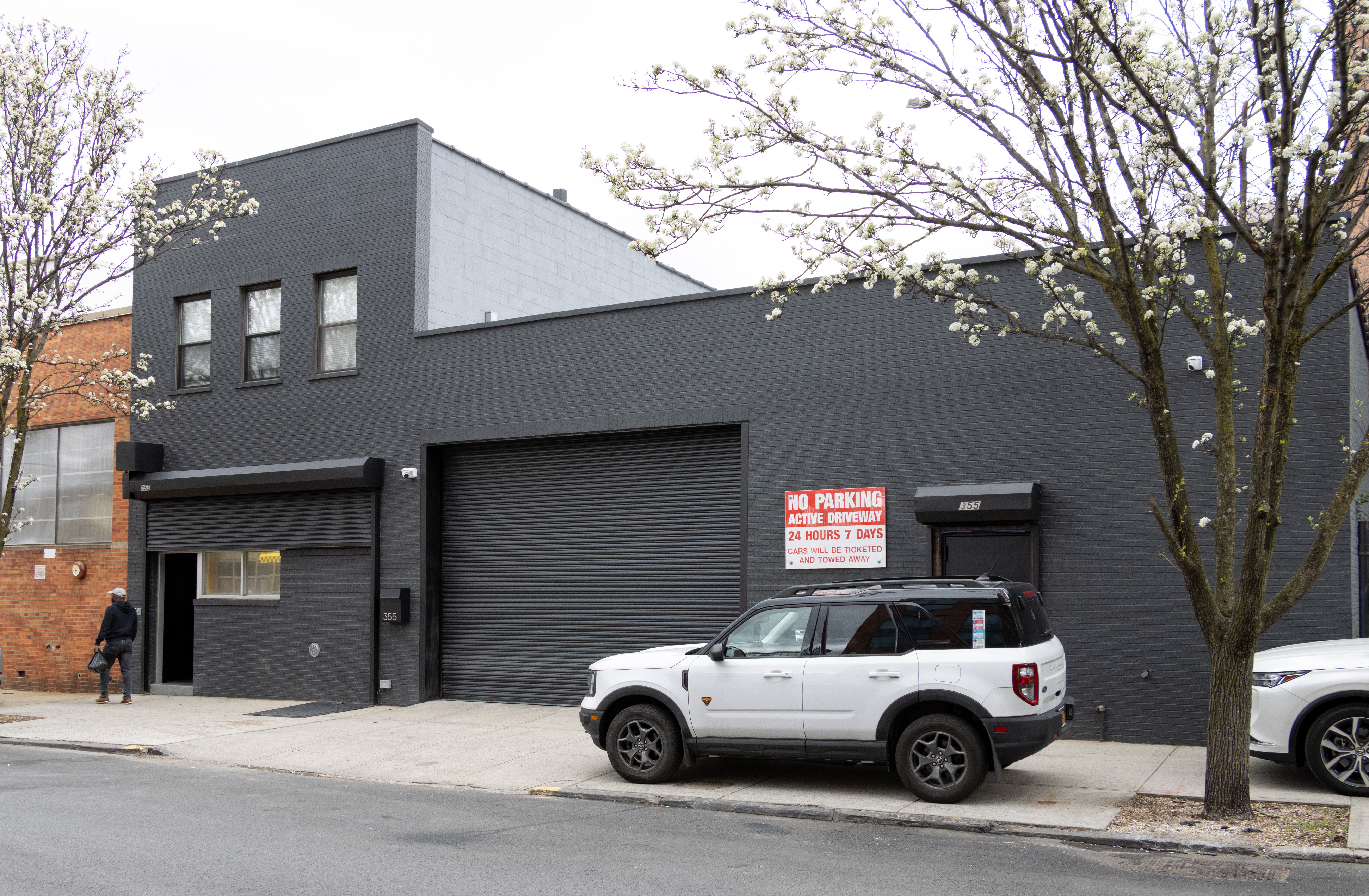 Gowanus - a lowscale commercial building painted gray