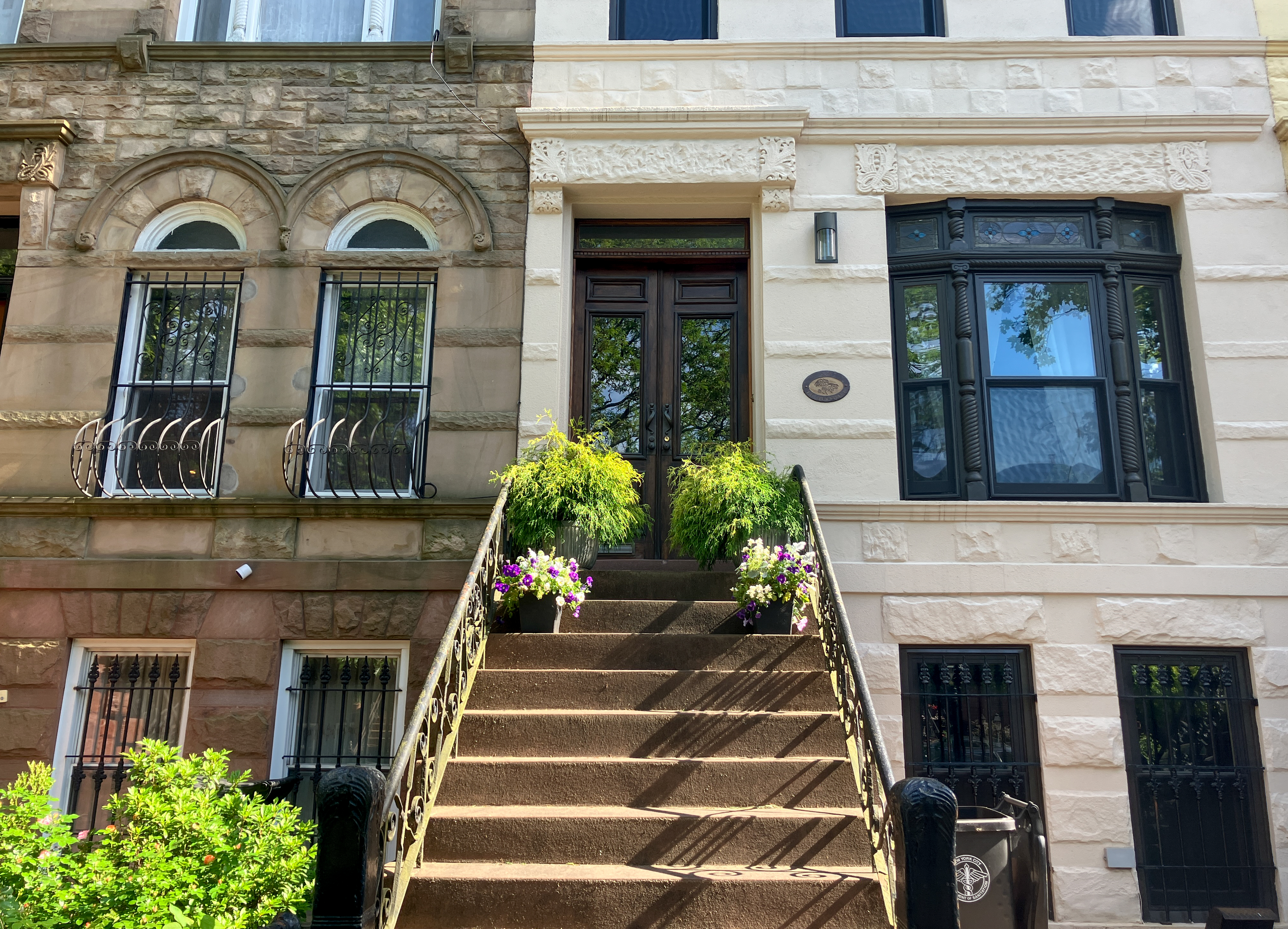 brooklyn - bed stuy stoop with planters
