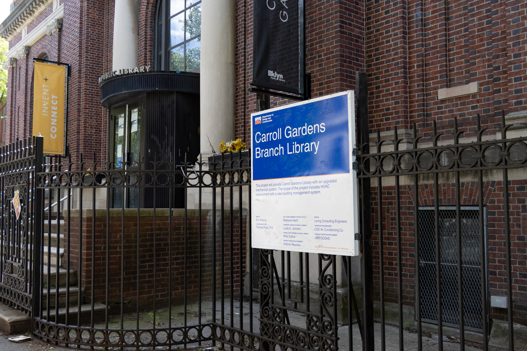 signs for the carroll gardens library