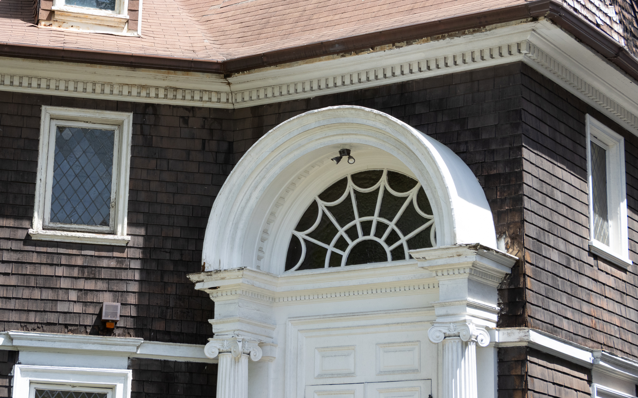 brooklyn - door with fanlight in ditmas park