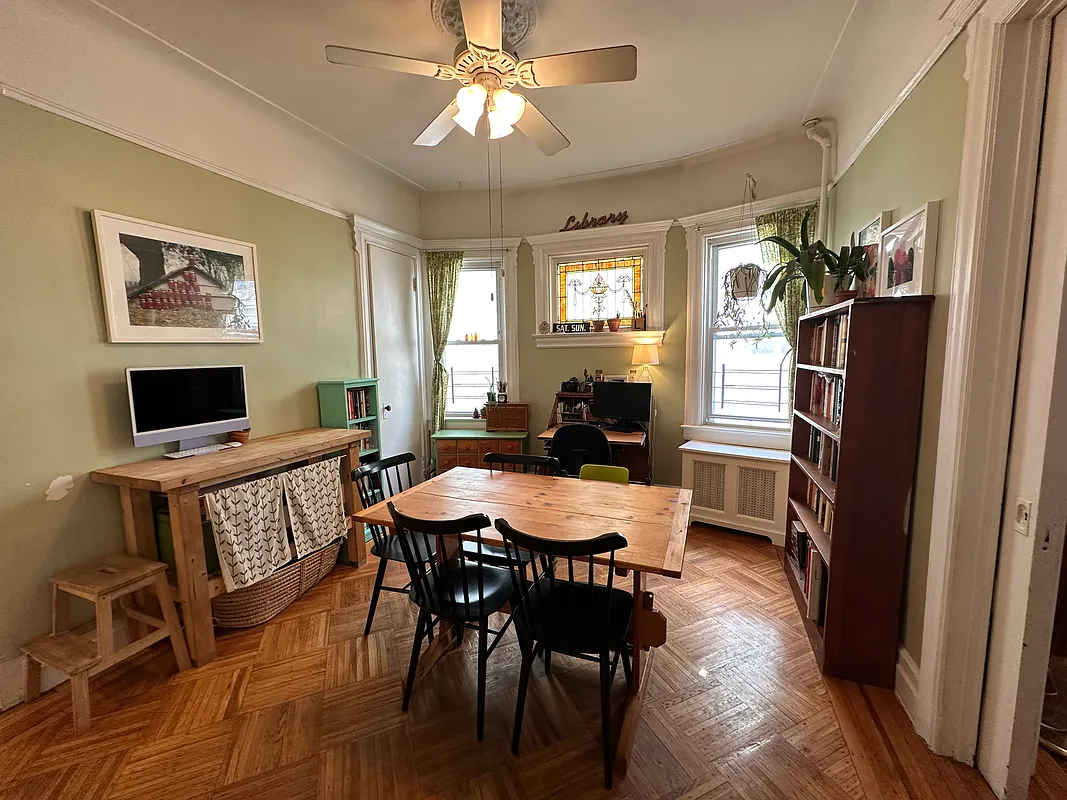 dining room with stained glass window, picture rails, ceiling fan