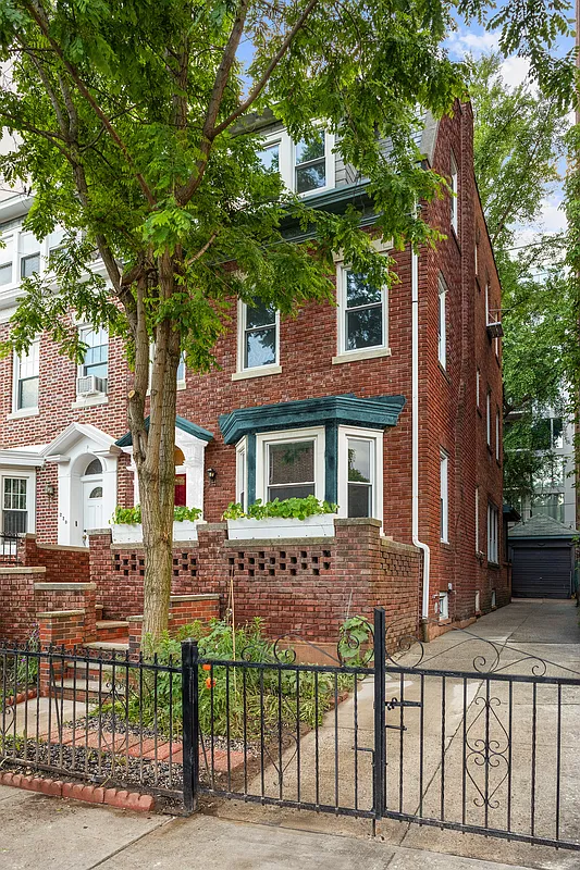brick exterior with front yard