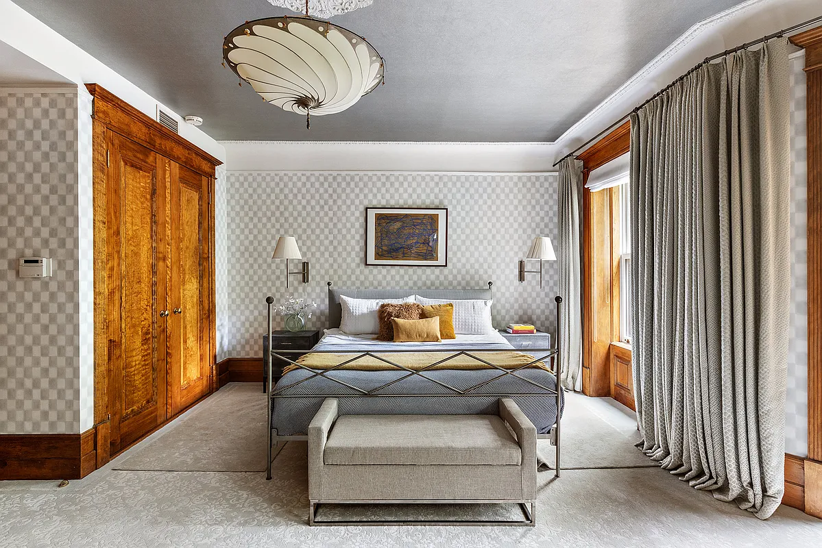 bedroom with damask carpet in grey, checkerboard wallpaper