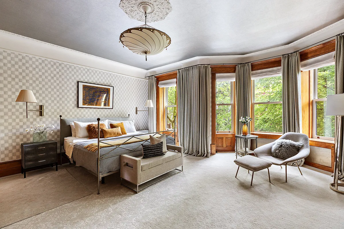 bedroom with damask carpet in grey, checkerboard wallpaper, picture rails