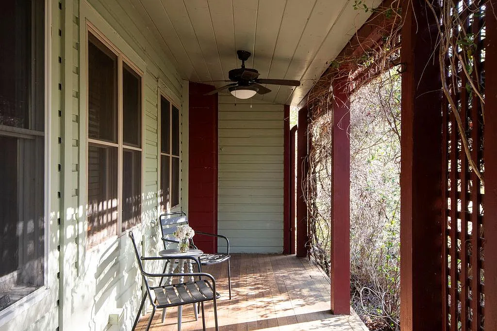 porch with ceiling fan