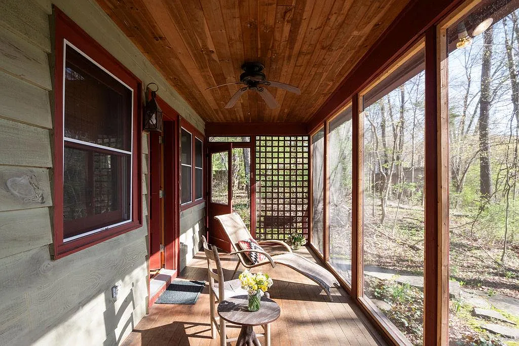 screened-in porch