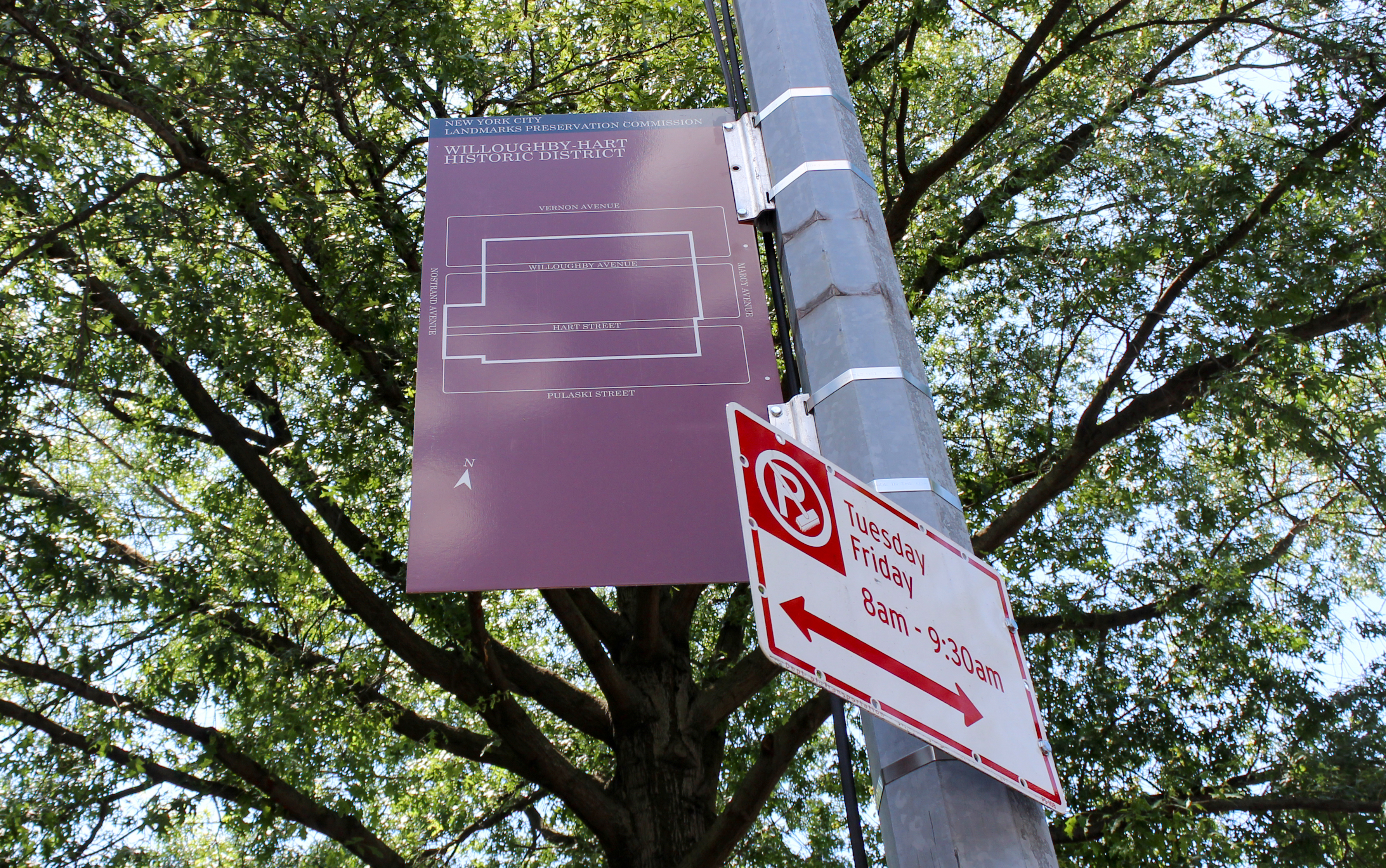 sign showing the district boundaries
