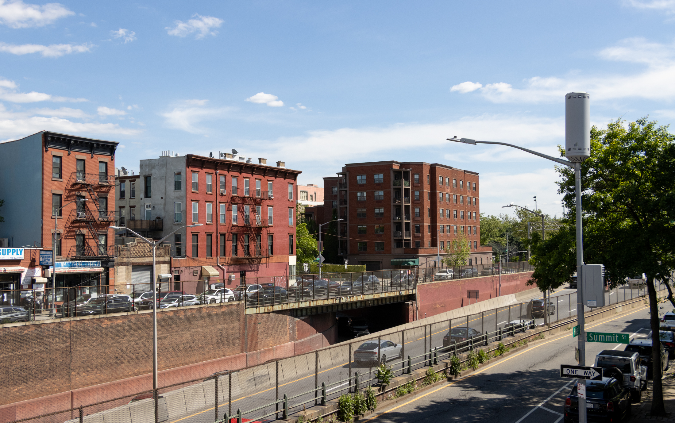 brooklyn - view of sunken bqe towards carroll gardens