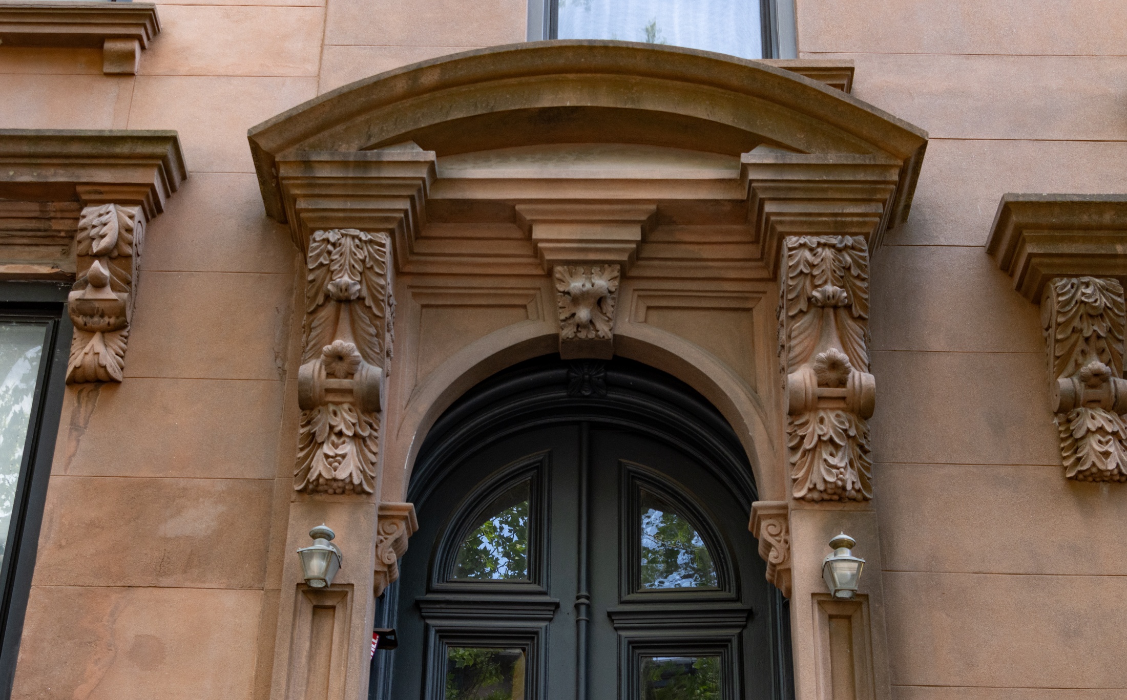 brooklyn - brownstone door