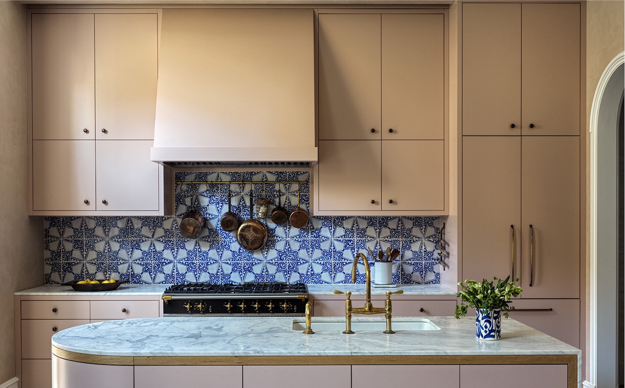 KITCHEN TILE BACKSPLASH