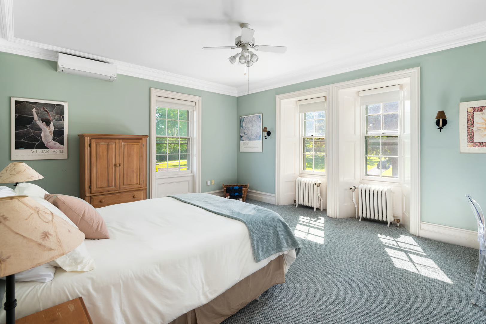 bedroom with wall-to-wall carpet, ceiling fan