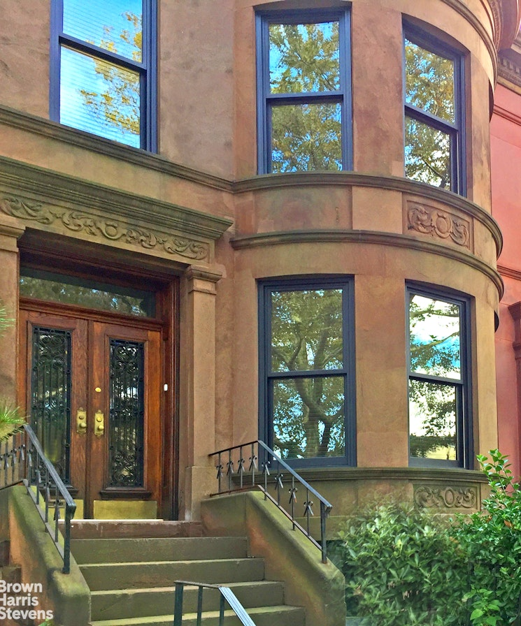 brownstoner exterior with bowed front