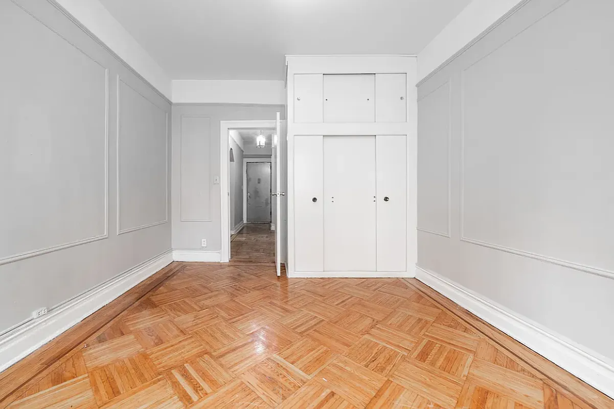 bedroom with closet