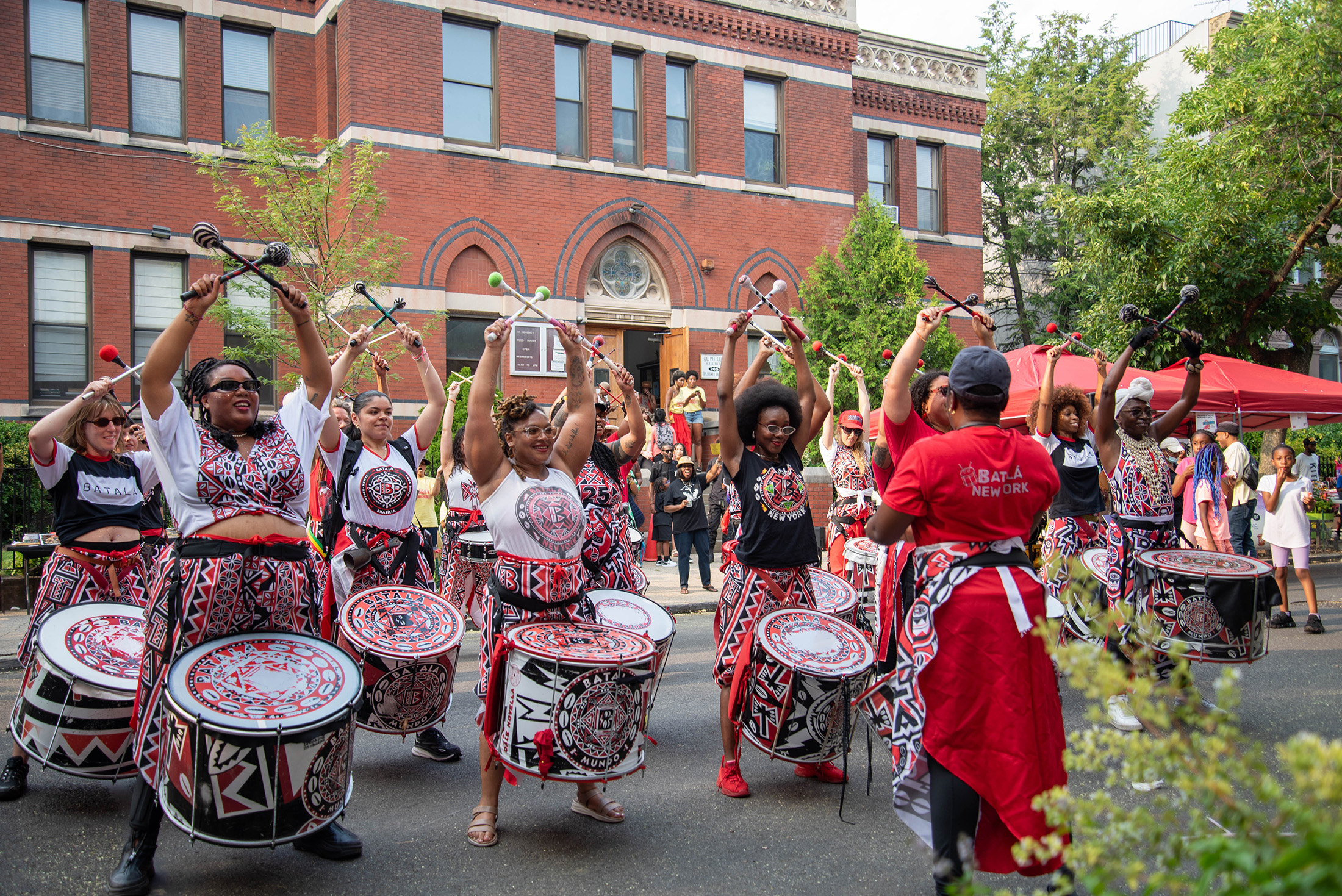 drummers performing
