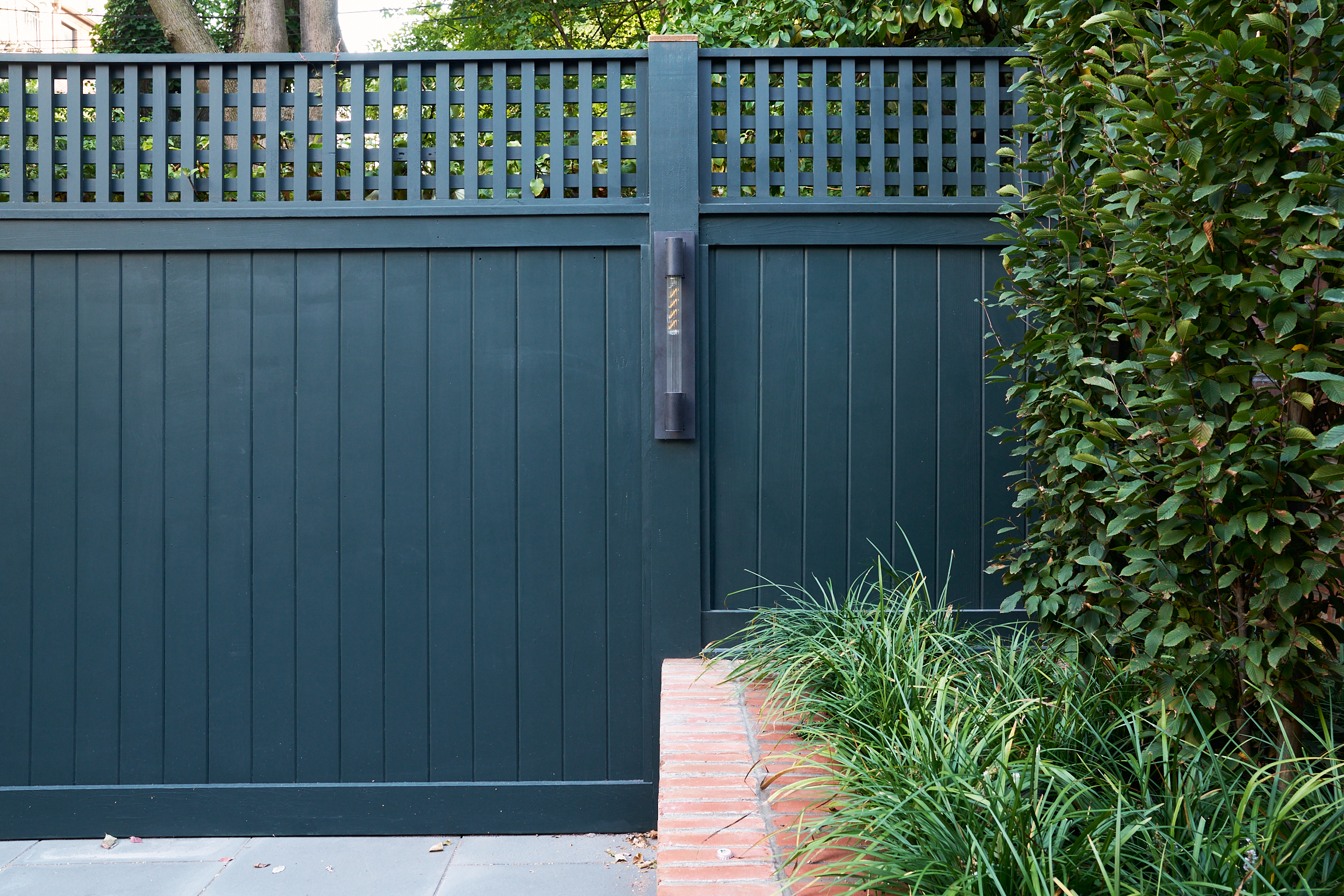 FENCE DETAIL WITH SCONCE