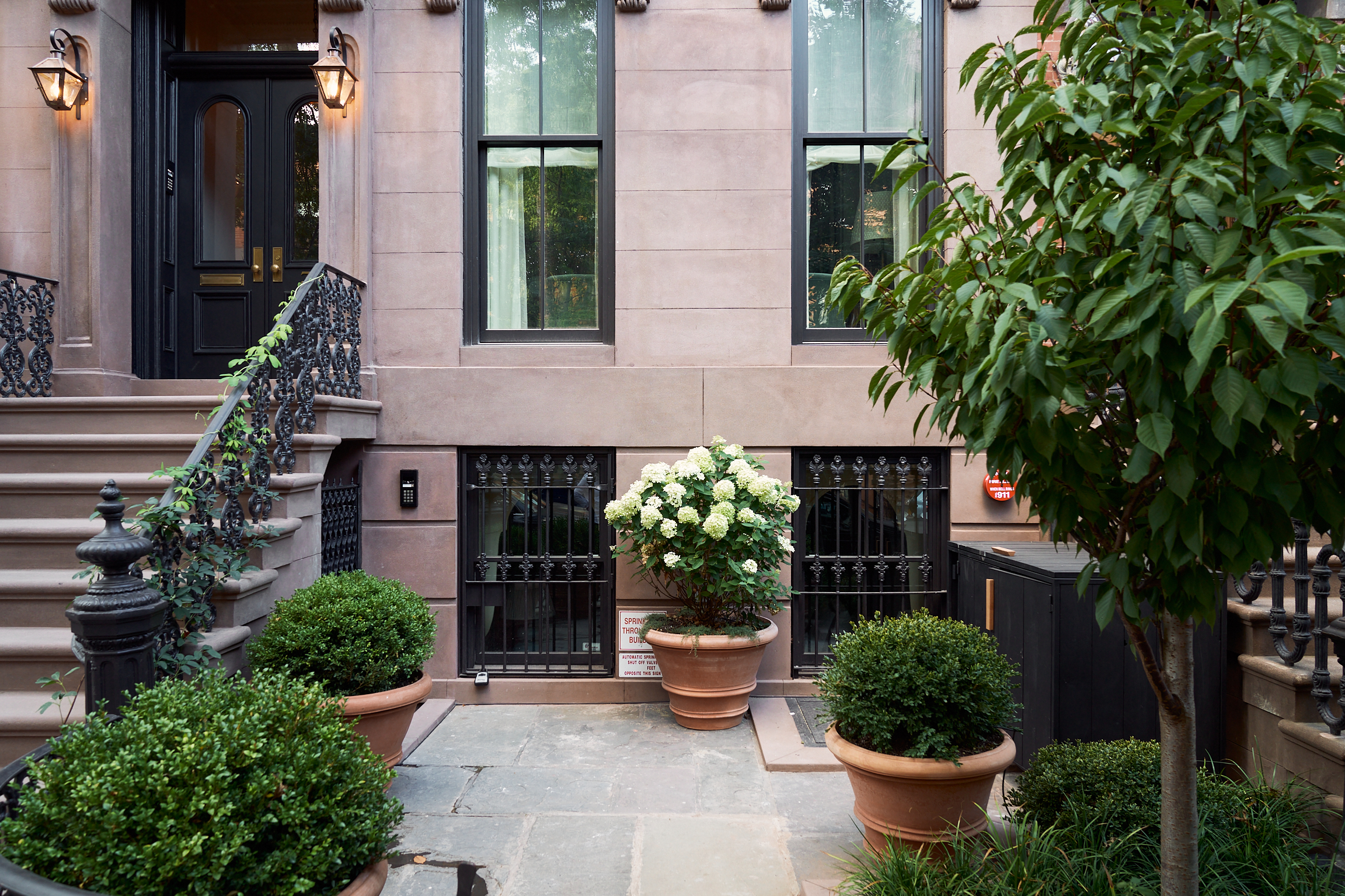FRONT GARDEN