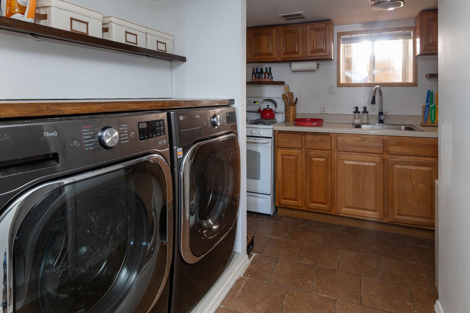 garden level kitchen with laundry