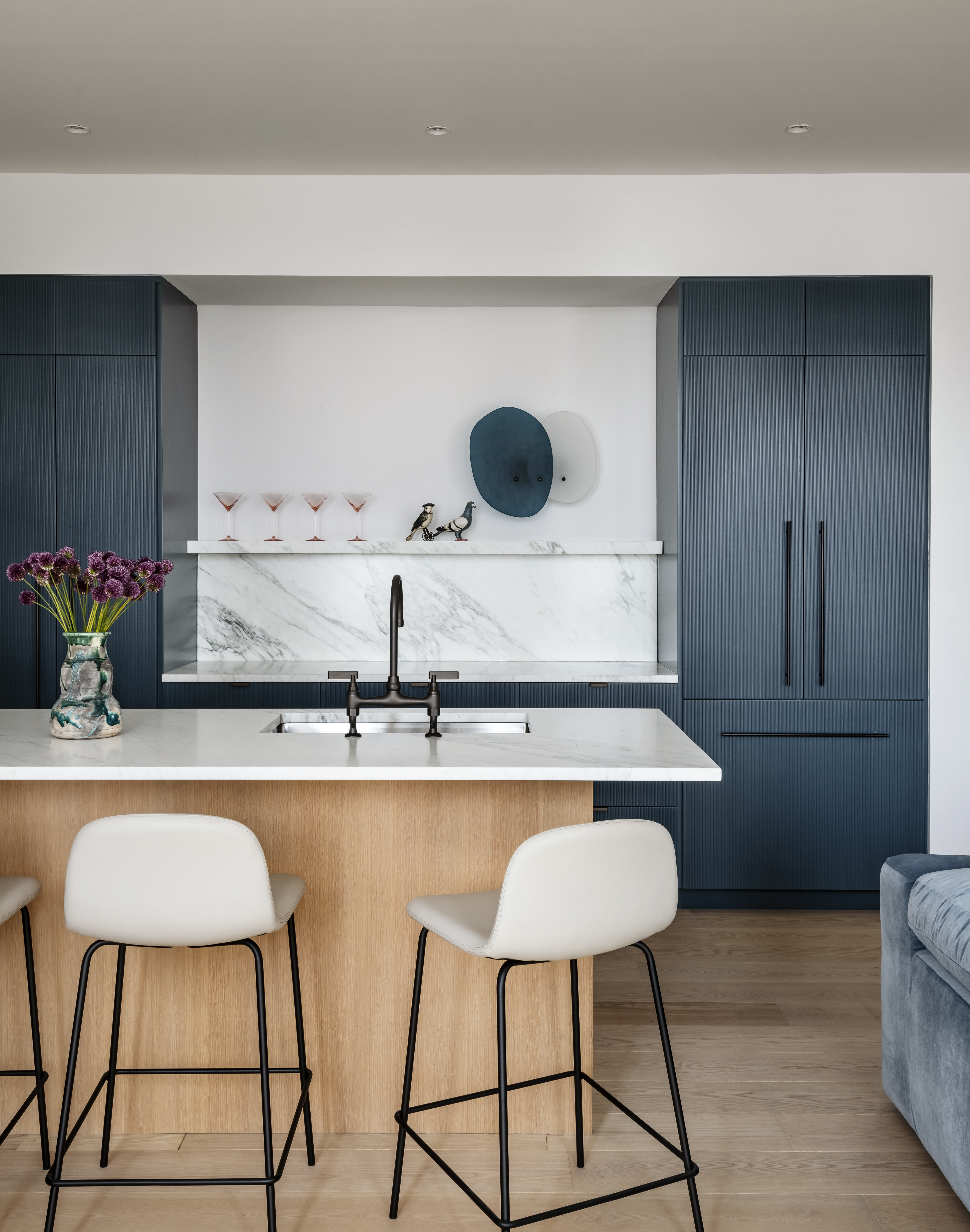 KITCHEN COUNTER BLUE STORAGE WALL
