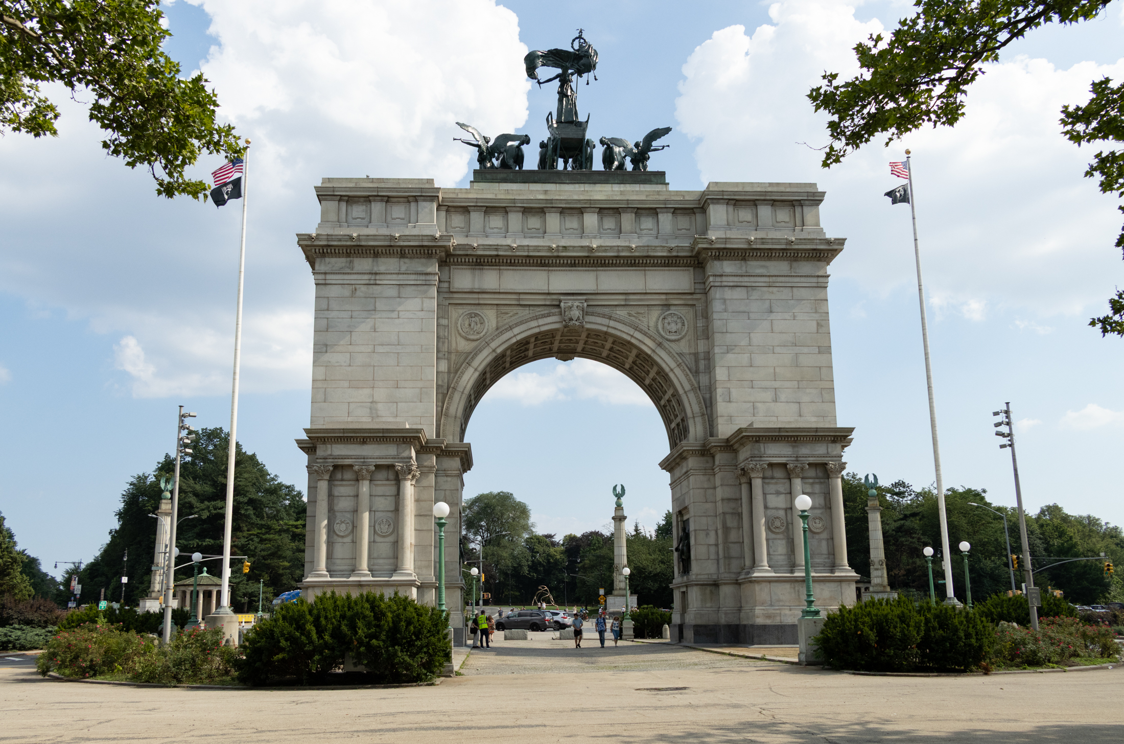the back side of the arch without sculpture