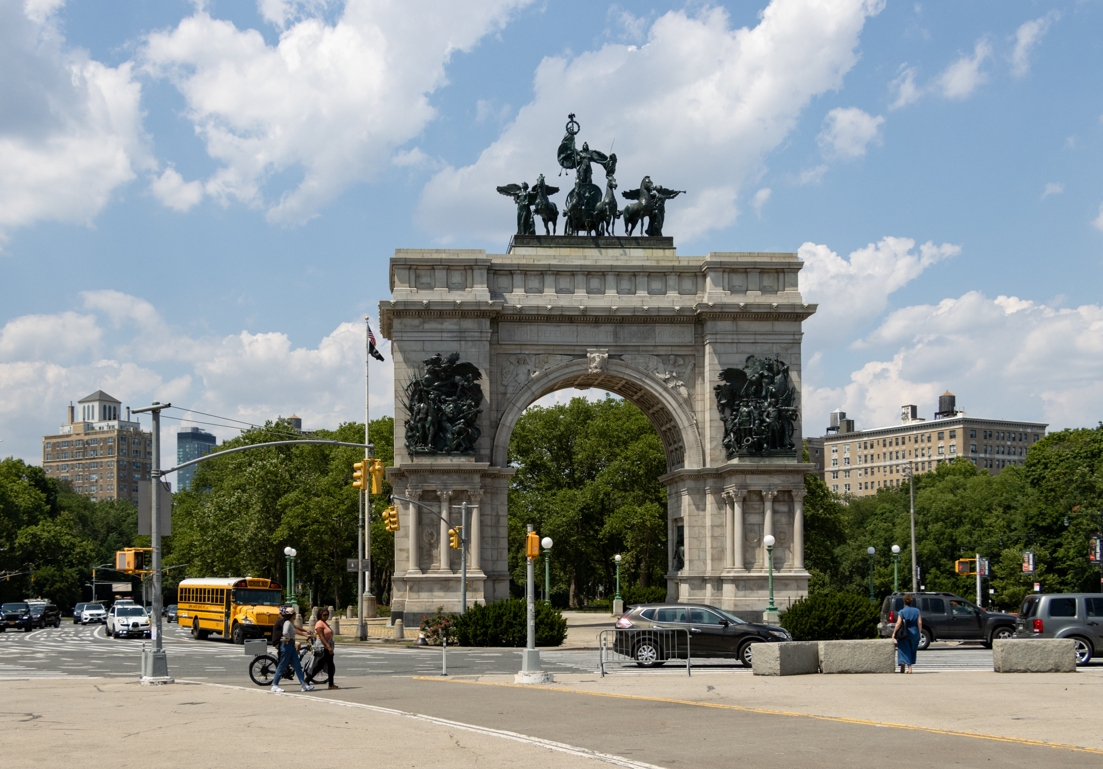 the arch of the soldier's and sailor's monument in Grand Army Plaza with traffic and pedestrians