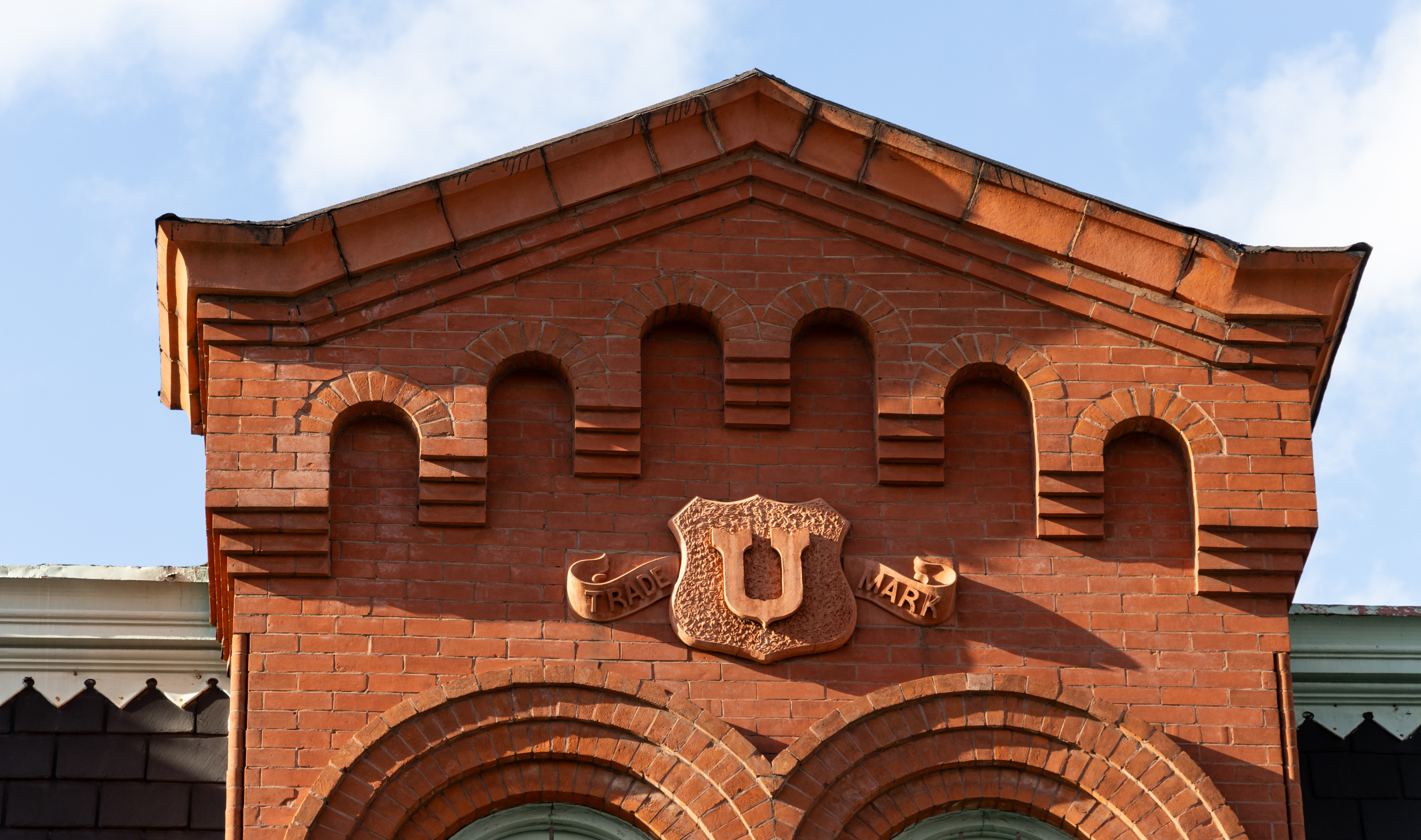 a red brick building with a U for Ulmer brewery
