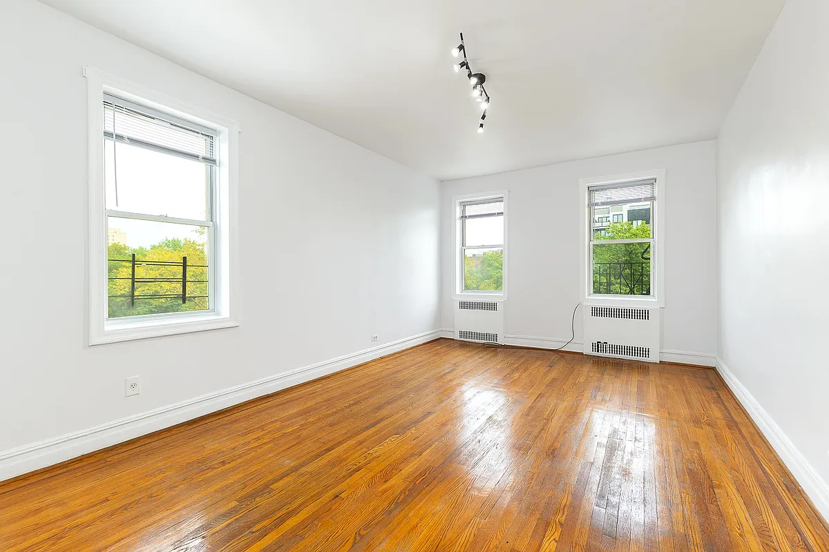 bedroom with two exposures, wood floor