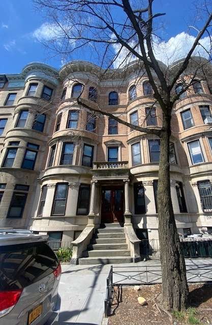 1890s apartment house with curved bays