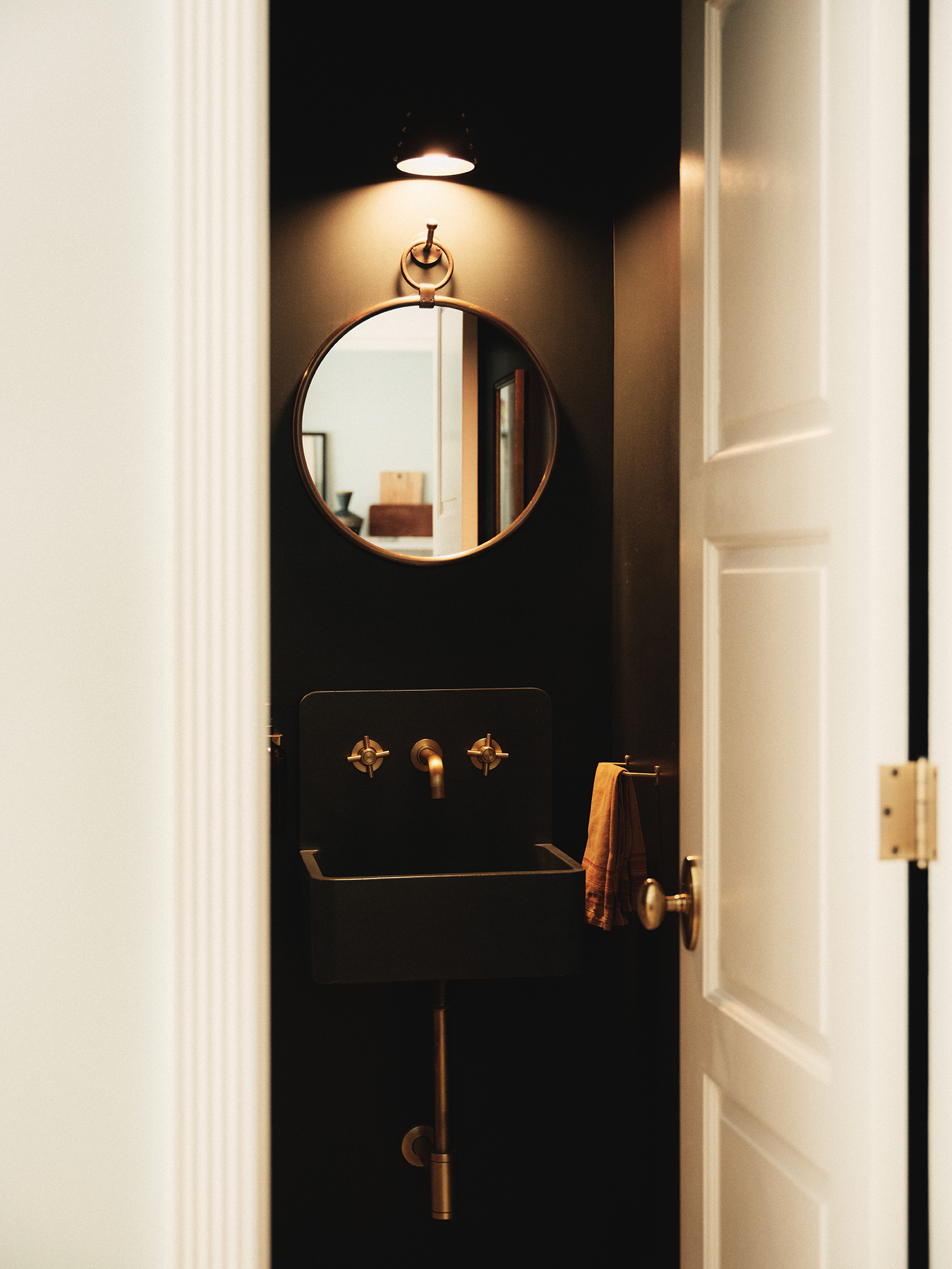 BLACK POWDER ROOM