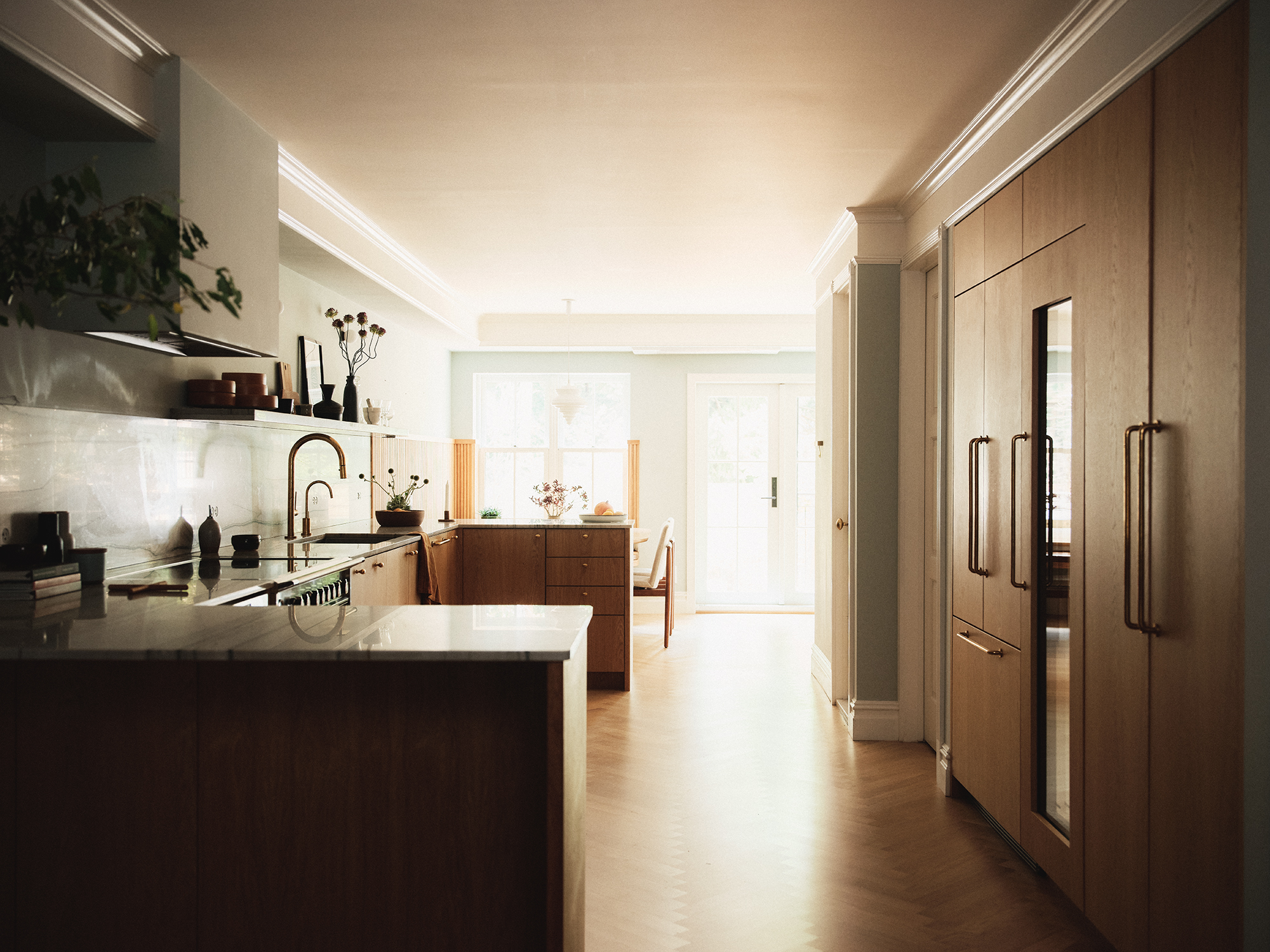 LONG SHOT KITCHEN TO WINDOWS