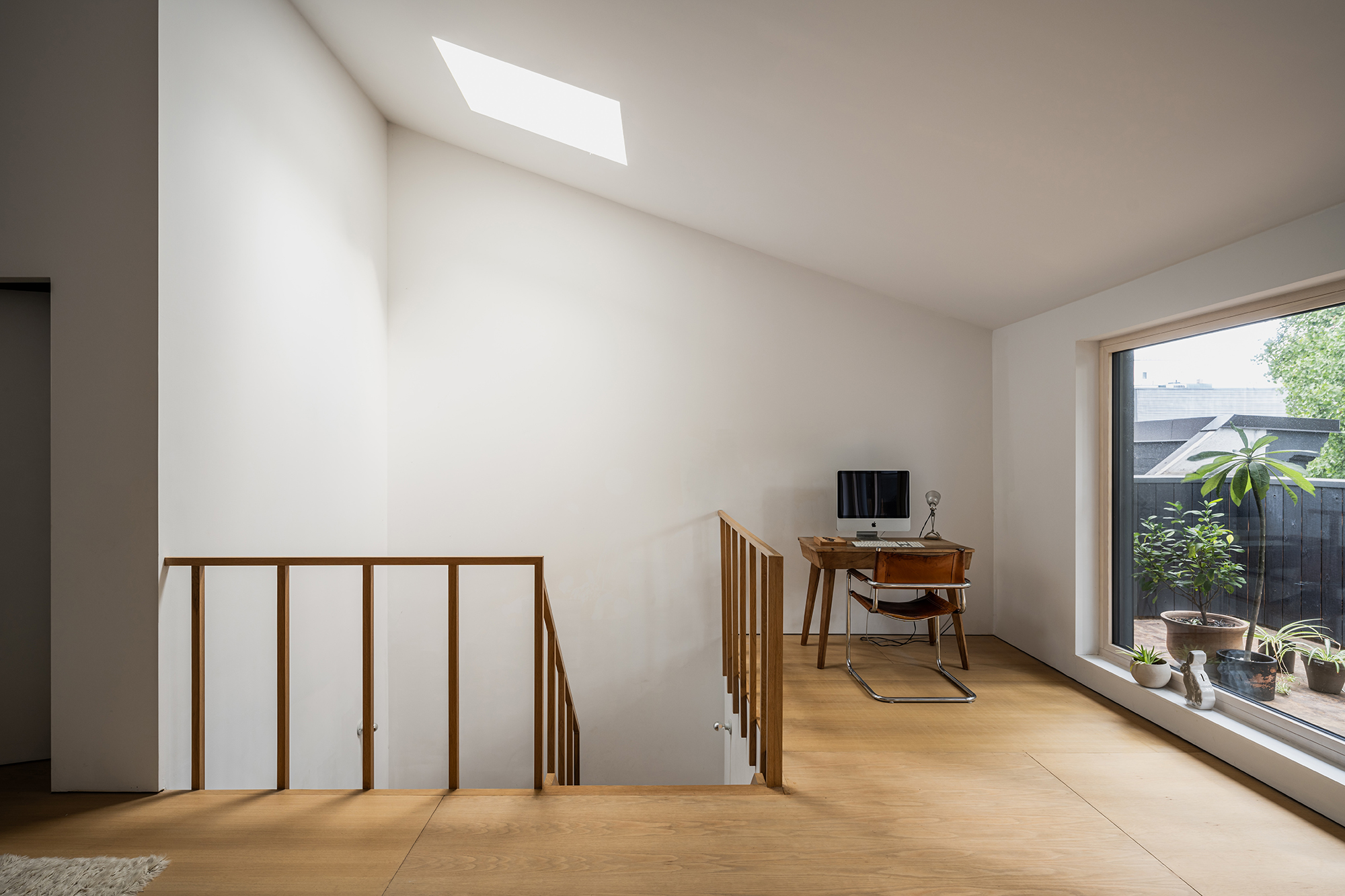 TOP FLOOR SKYLIGHT PICTURE WINDOW