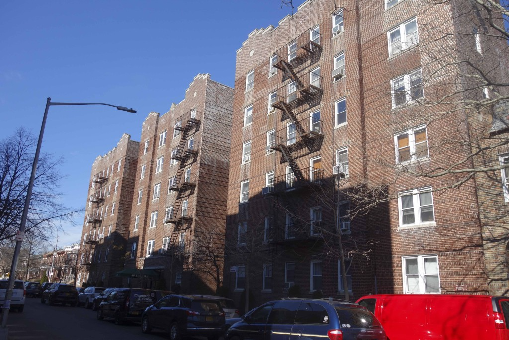 brick apartment building