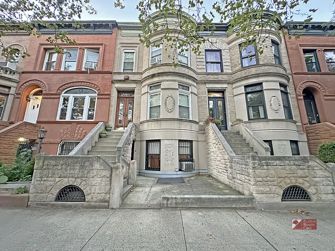 bow front row house