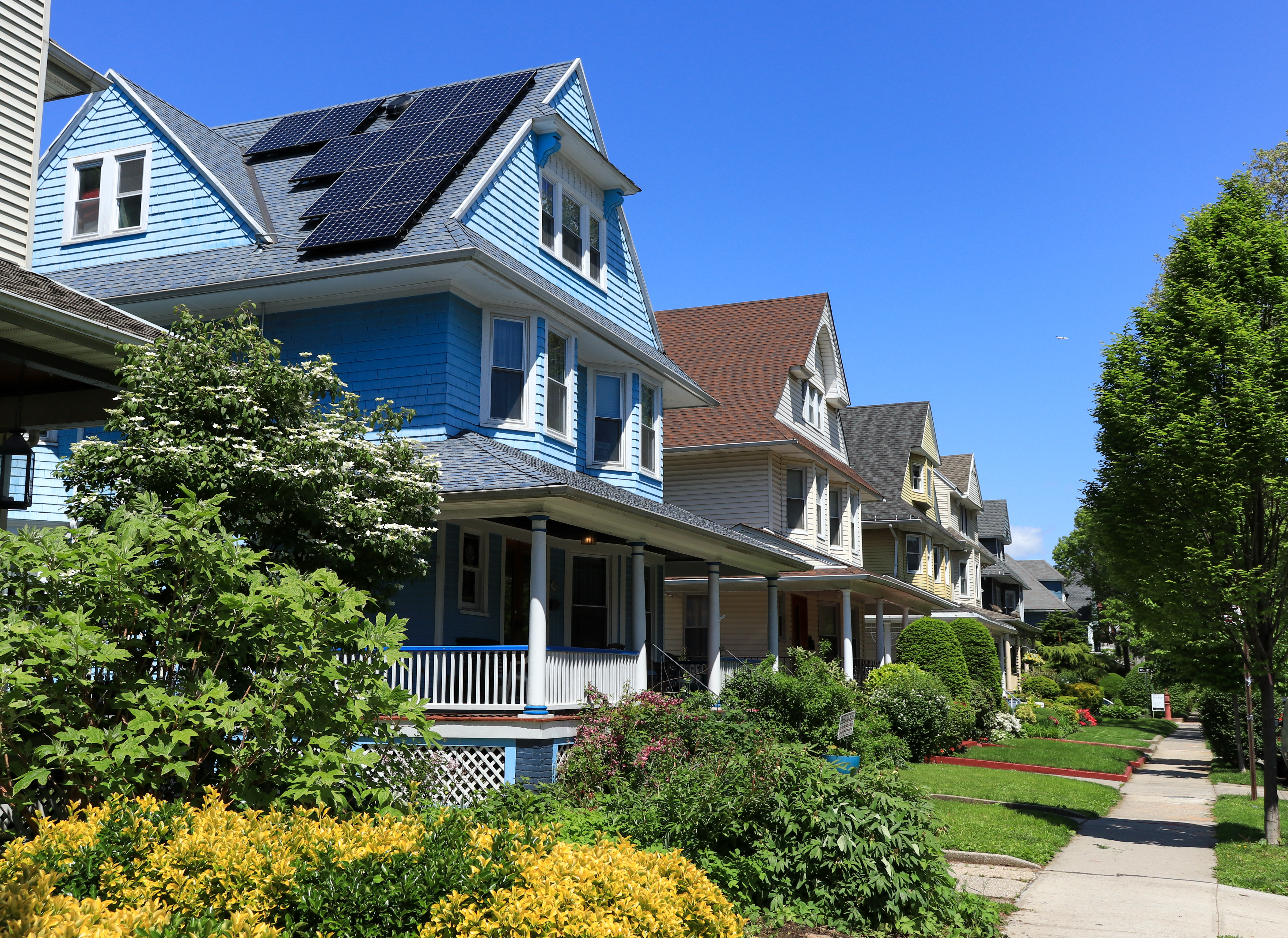  In Beverly Square West, rooftop solar panels absorb energy from the sun without detracting from the neighborhood’s historic architecture. 
