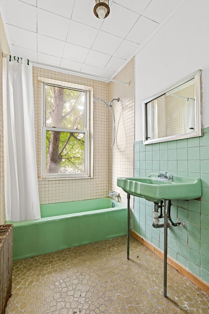 bathroom with deco era green tub and sink