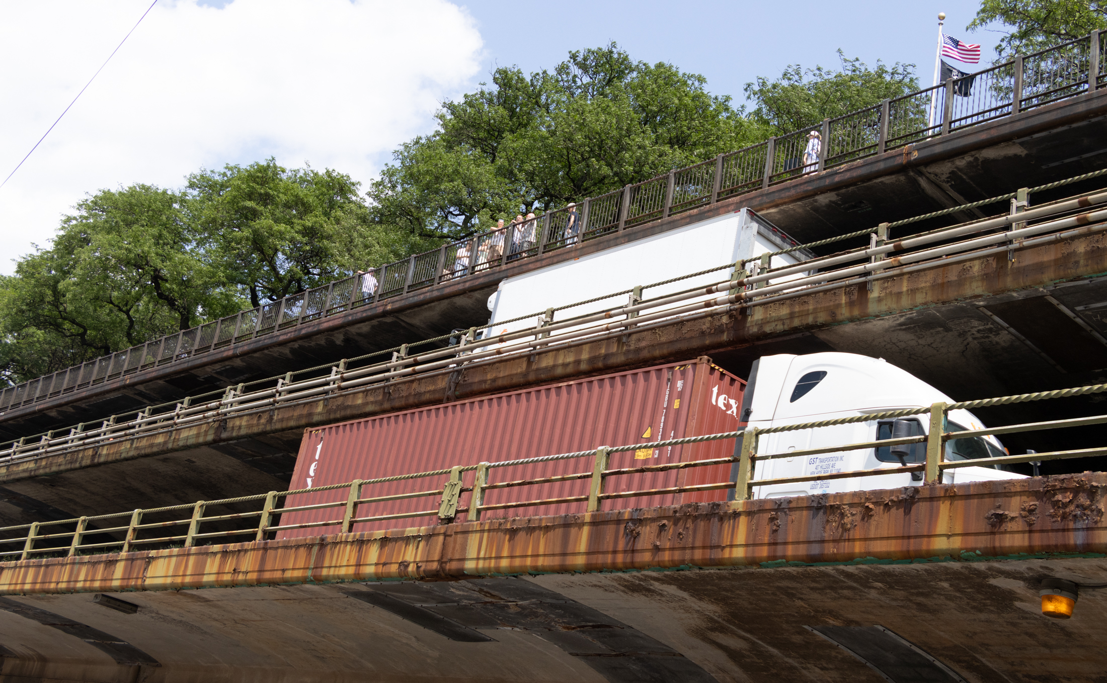 trucks on the bqe