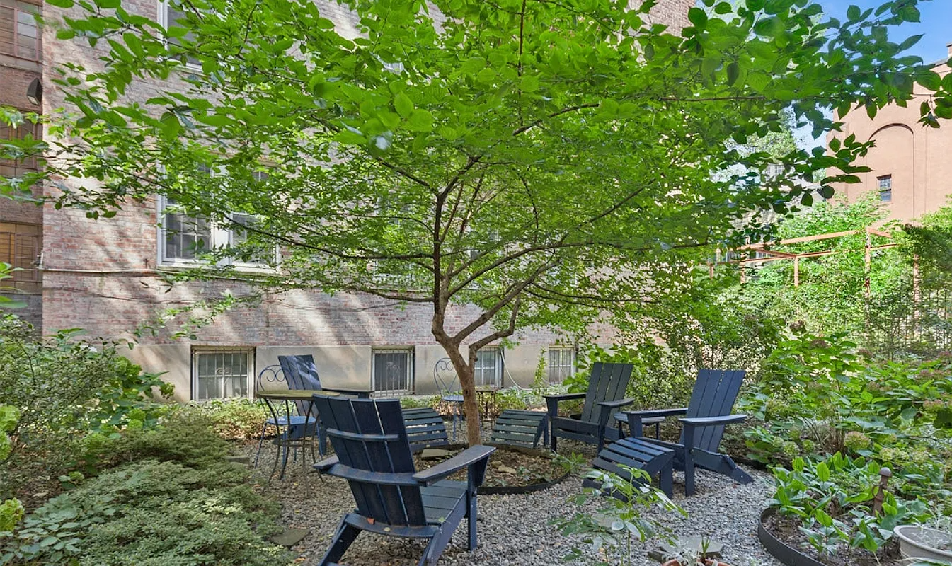 garden with seating