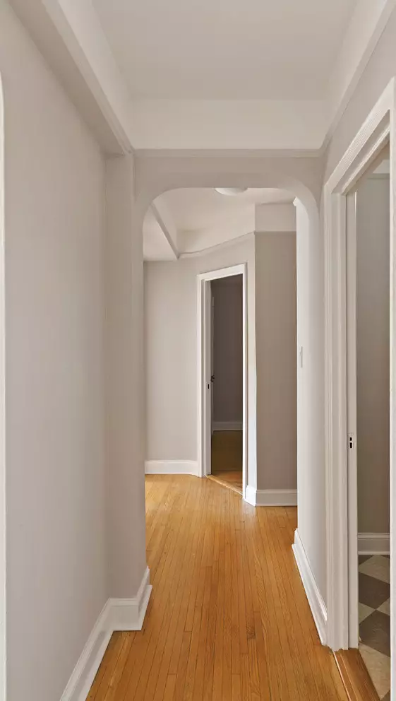 foywer with wood floor, arched doorway